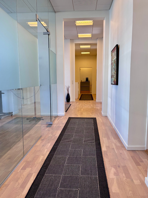 Gangareal ved kontorfællesskabet og kliniklokalerne på Drewsensvej 1C i Silkeborg - Udlejning af erhvervslokaler ved lokalerne.dk