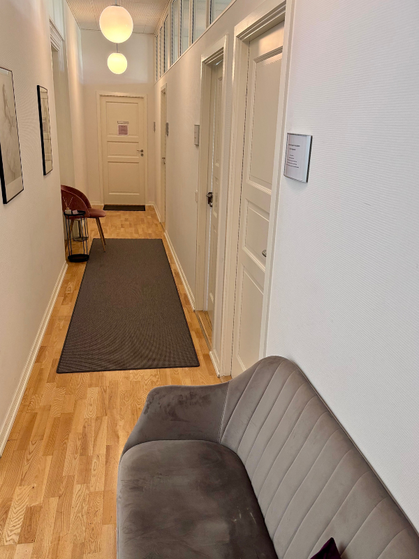 Indgang/venteområde Vestergade 32 - udlejning af erhvervslokaler i Silkeborg.