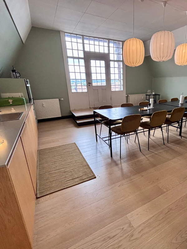 Køkken/kantine ved kontorfællesskabet og kliniklokalerne på Vestergade 9 i Silkeborg - Udlejning af erhvervslokaler ved lokalerne.dk