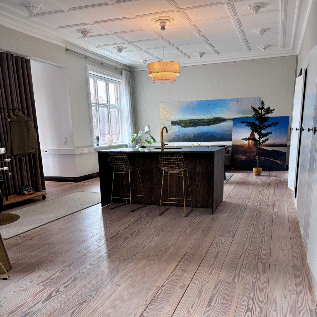 Venteområde ved kontorfællesskabet og kliniklokalerne på Vestergade 9 i Silkeborg - Udlejning af erhvervslokaler ved lokalerne.dk